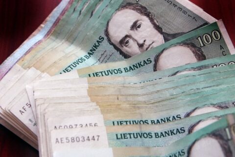 Savivaldybių biudžetus klampina skolos