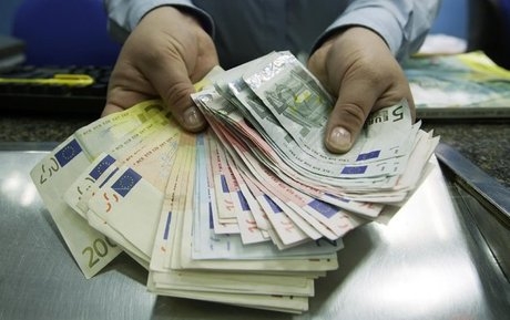 Atlikę kratą „pareigūnai“ pasisavino beveik 10 tūkst. eurų