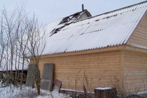 Šeštadienį ugnis siautė dviejuose pastatuose