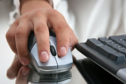Kokia atsakomybė gresia už nelegalų informacijos siuntimąsi internetu?