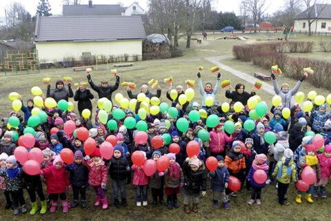 Laisvės šventę Utenoje įprasmino koncertai ir spalvotos gervės