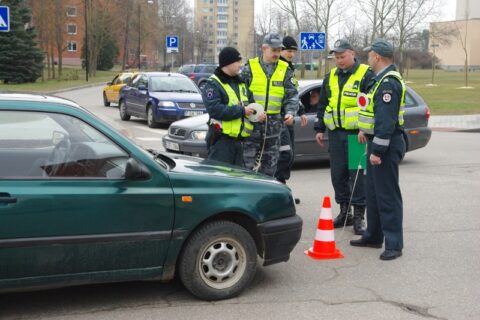 Pėsčiųjų perėjoje senjoro vairuojamas automobilis partrenkė uteniškę