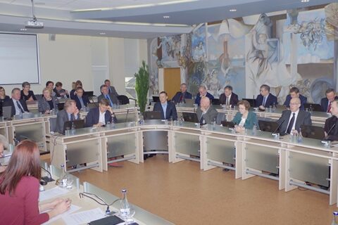 Paskutiniame šios kadencijos tarybos posėdyje ne tik sukaktys, bet ir finansų problemos