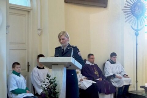 Ko policijos pareigūnai mokė tikinčiuosius?