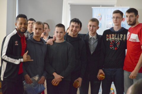 „BEKO LKL krepšinio diena mokykloje“ užkrėtė gera nuotaika