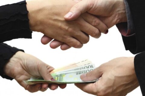 Už rinkėjų balsų pirkimą nubaustos dvi uteniškės