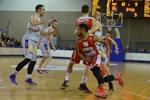 Sirgalių muštynėmis pažymėtose rungtynėse „Juventus“ pralaimėjo „Lietuvos rytui“