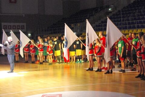 „Juventus“ krepšinio lygos trofėjus – uteniškių rankose