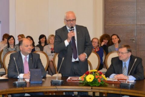 Švietimo ir mokslo ministro pareigas nuo rytdienos laikinai perima teisingumo ministras Juozas Bernatonis