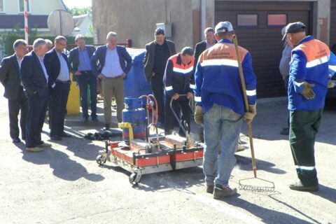 UAB „Utenos komunalininkas“ darbuotojai išbandė naują įrenginį