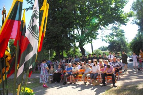Utenoje paminėta skaudi tremties diena