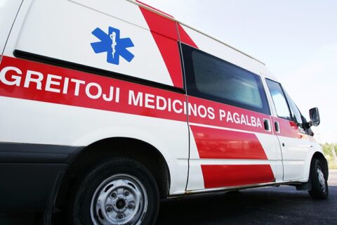Savaitgalio nelaimės: vienas vyras apsinuodijo dujomis, kitą mirtinai prispaudė traktorius