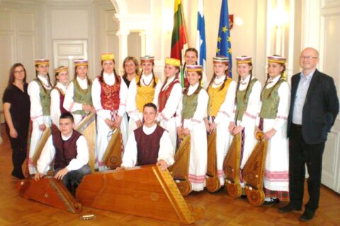 Kanklininkai suomius kerėjo liaudiškos muzikos koncertais