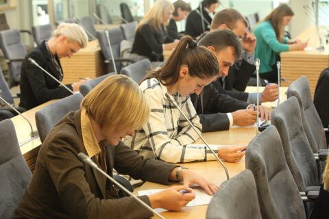 Išvykstantiems studijuoti jaunuoliams būtina pasirūpinti sveikatos draudimu