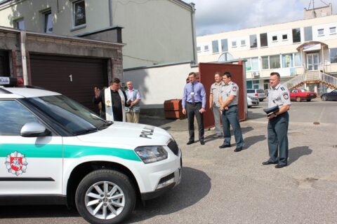 Policijos pareigūnai sės į naujus automobilius