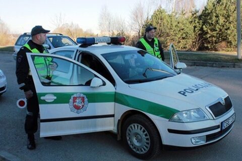 Liepos mėnesį vairuotojus tikrins policijos pareigūnai