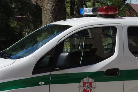 Automobilį nupurškė rūgštimi
