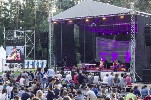 Aštuntasis bardų festivalis „Purpurinis vakaras“ – kultūros gurmanų šventė