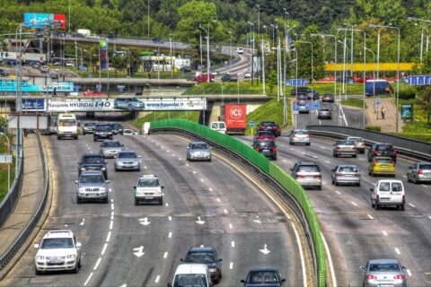 Baudų nemokantys KET pažeidėjai bus tramdomi griežčiau