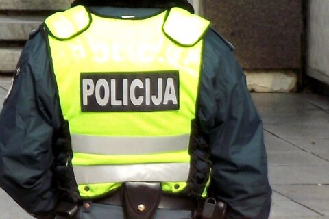 Policija įspėja: būkite budrūs ir neįsileiskite į namus nepažįstamų asmenų