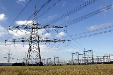 Ūkininkaujantieji šalia elektros linijų turi būti itin apdairūs
