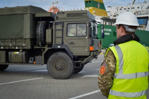Į Lietuvą pratyboms atgabenta NATO vadavietės įranga
