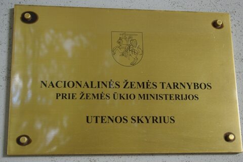 Siūloma trauktis Nacionalinės žemės tarnybos Utenos skyriaus vadovui E. Skardžiui