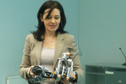 Socialinių kompetencijų stiprinimas tiksliniais žaidimais bei robotika