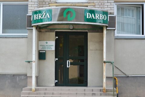 Darbo birža turi dirbti ne tik siūlydama darbo vietą, bet ir motyvuodama, perkvalifikuodama žmogų