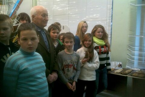 Buvęs mokyklos direktorius A. Štaras pristatė medžio dirbinius
