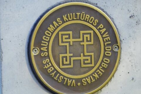 Piliakalniai ženklinami naujomis tipinėmis lentomis