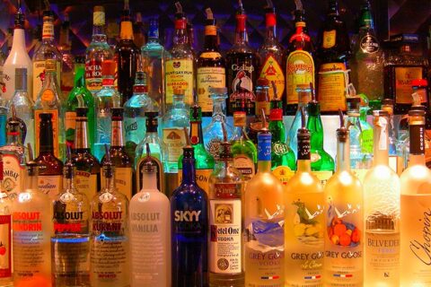 Alkoholiniai gėrimai turės būti paženklinti įspėjimais apie alkoholio žalą nėščioms moterims