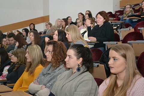 Studentai kvietė tapti savanoriais ugniagesiais