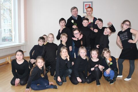 „Žiburio“ pradinėje mokykloje atidaryta fotografijų ir piešinių paroda