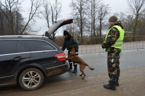Sienos kontrolės atnaujinimo pratybų metu nustatyti pirmieji pažeidėjai