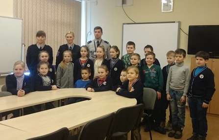 Policijos pareigūnai: „Bendradarbiavimas sprendžiant patyčių problemą yra būtinas“