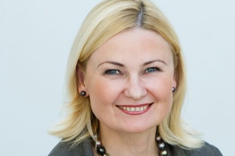 Močiute, gal motinystės draudimą?