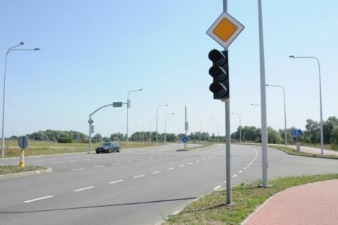 Greitį mėgstančius vairuotojus drausmins išmanieji šviesoforai