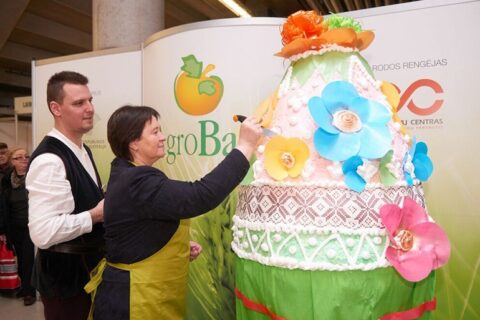 Margučio formos tortui pagaminti prireikė 2000 kiaušinių baltymų
