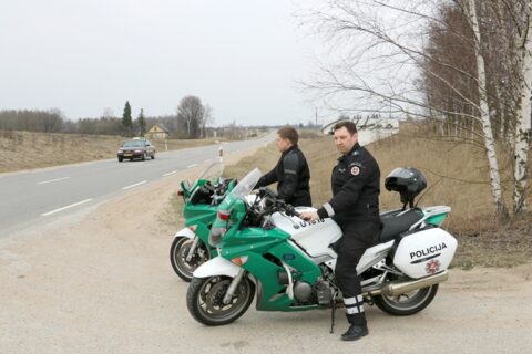 Į gatves išriedėjo tarnybiniai policijos motociklai