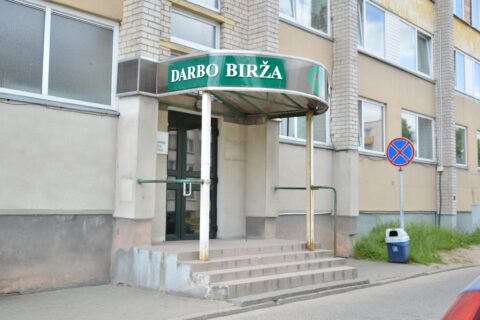 Augo darbo paklausa ir mažėjo nedarbas
