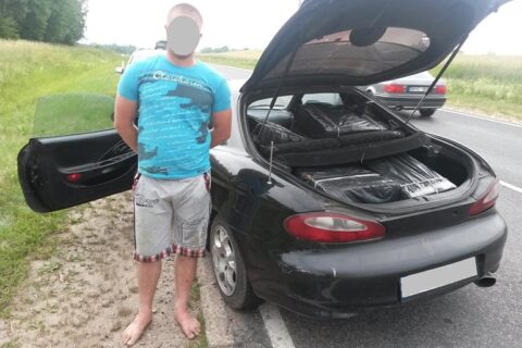 Baltarusis kontrabandininkas nuo pasieniečių spruko basomis