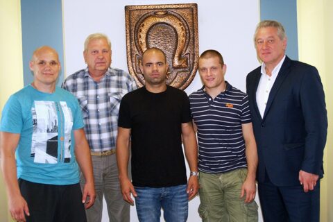 Utenoje vieši garsus Rytų kovos menų treneris Chico Mendes