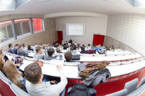 Priėmime į Lietuvos aukštąsias mokyklas dalyvauja beveik 28 tūkst. stojančiųjų