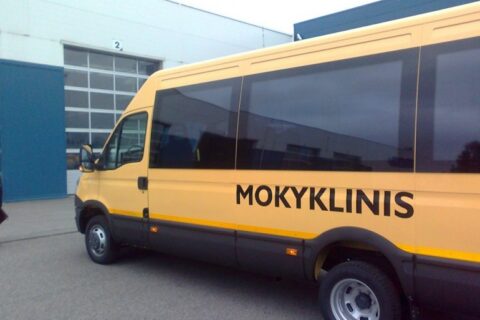 Daugailių pagrindinei mokyklai – naujas mokyklinis autobusiukas