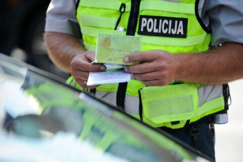 Nepaklusnius vairuotojus siūloma drausminti viešumu