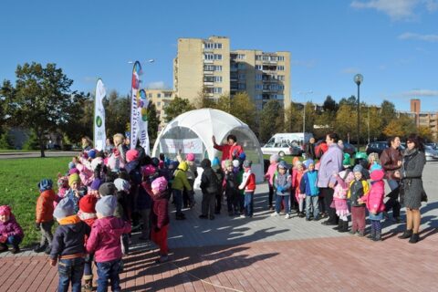 „Kamštelių vajuje“ dalyvaujantys uteniškiai stebina savo aktyvumu ir išmone