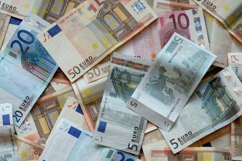 Naujas įstatymas leis susigrąžinti daugiau išmokų iš alimentų nemokančių tėvų