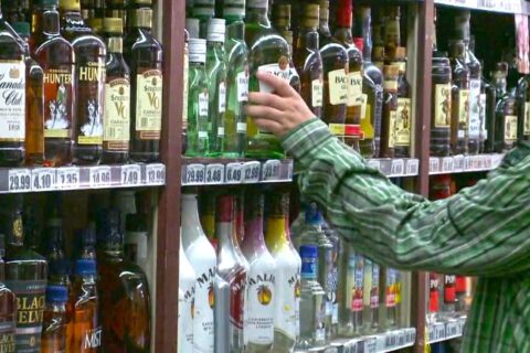Nuo rugsėjo alkoholinių gėrimų pirkti – su pasu