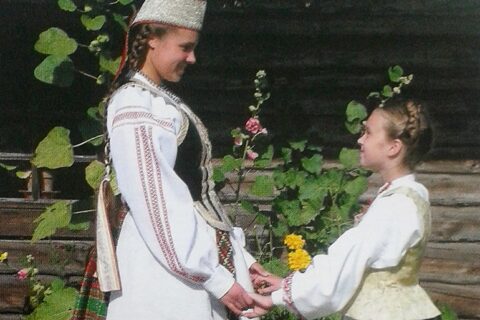 Senovėje žmonės baltus drabužius vilkėjo net dirbdami lauko darbus